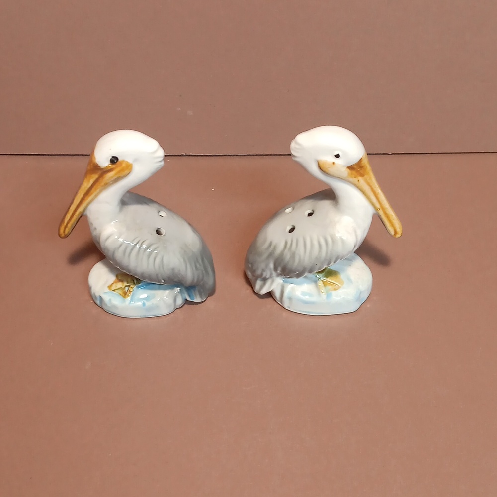 Adorable Vintage Florida Pelican Bird Salt & Pepper Shakers - Picture 2 of 3